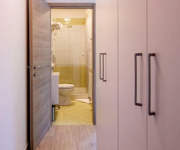 Sajina Podgrad (Notranjska)