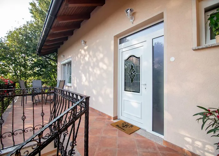 Sajina 게스트하우스 3*